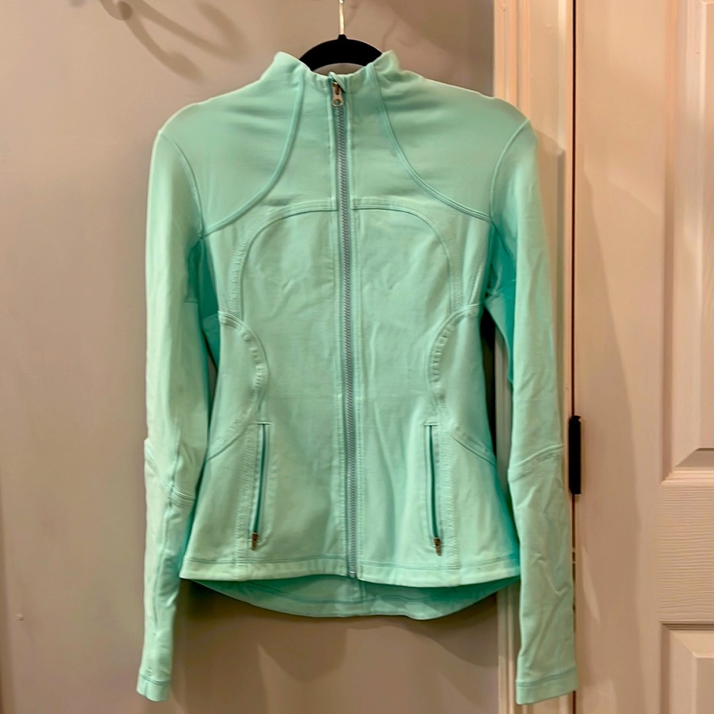 Lululemon Women's Scuba jacket - excellent condition Size 8- Mint green